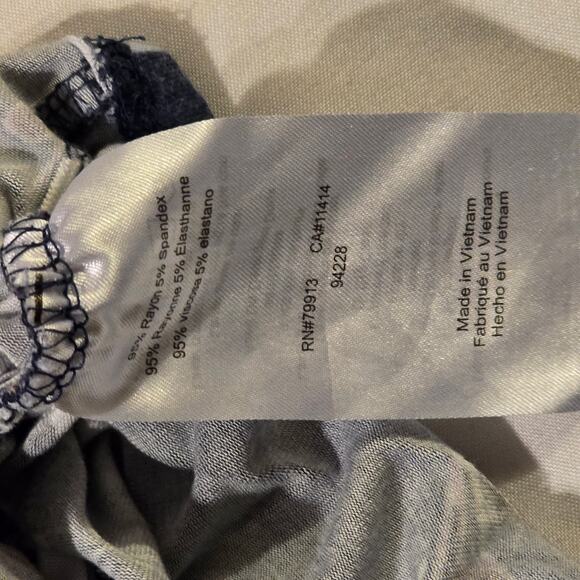 Motherhood Maternity Xl keyhole blue maternity floral top - Picture 9 of 9